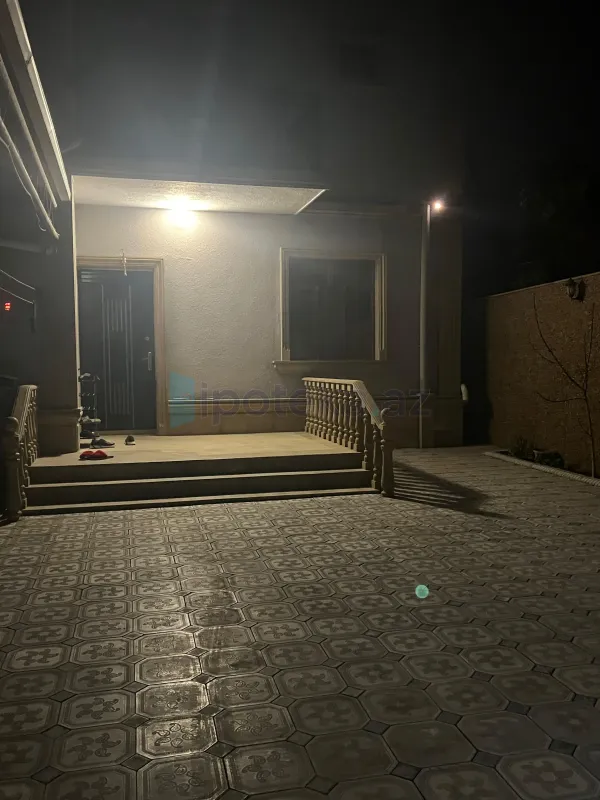 Satılır 5 otaqlı həyət evi 284 m²