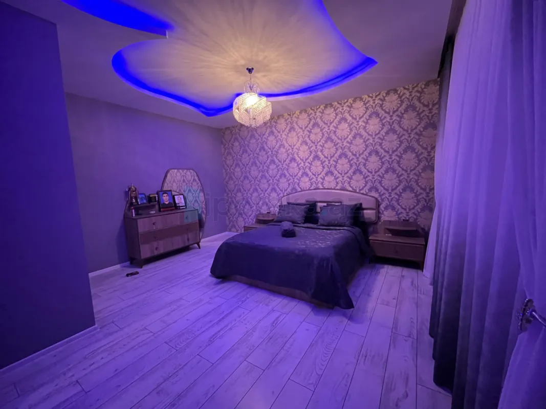 Satılır 5 otaqlı həyət evi 284 m²