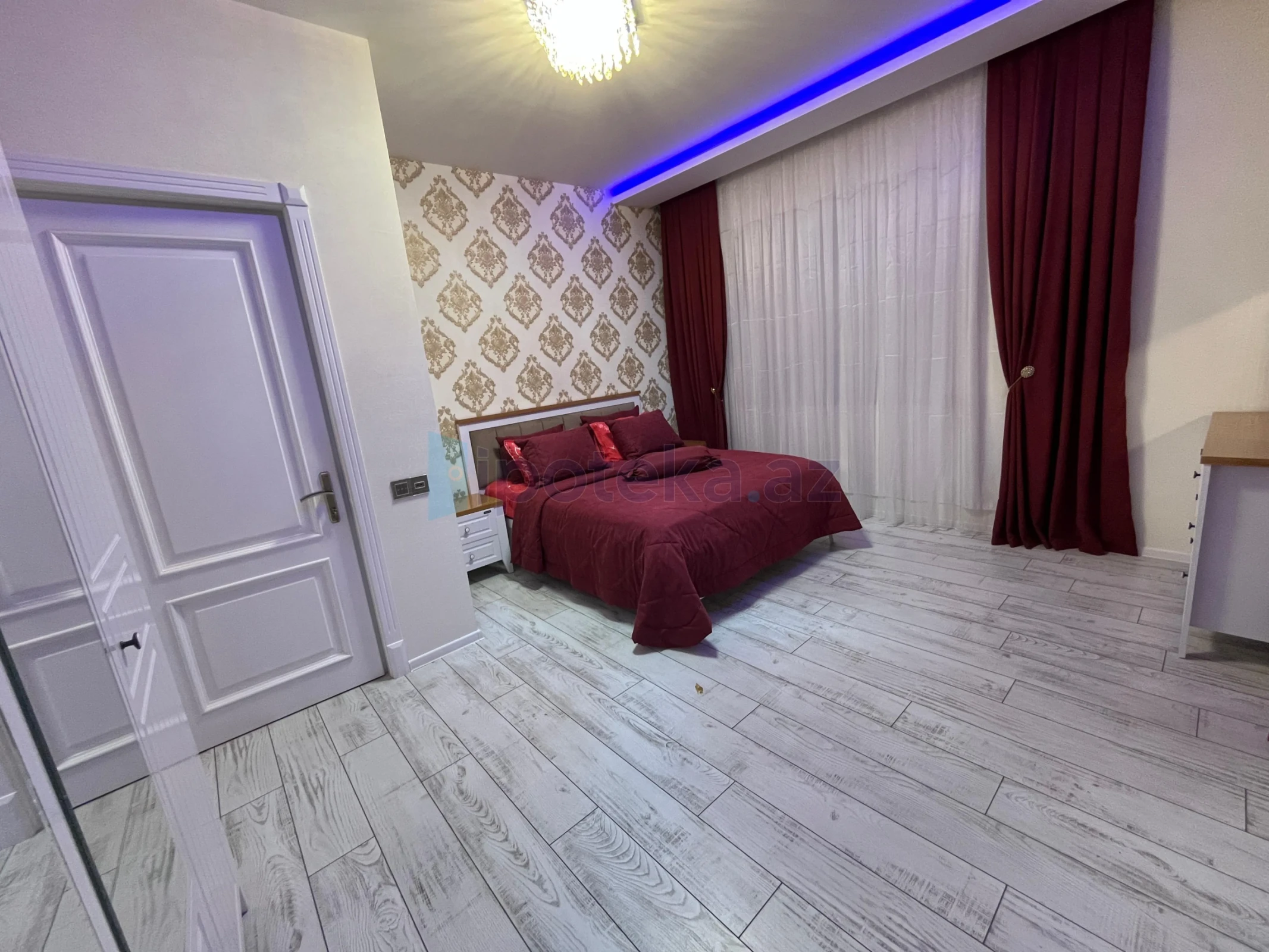 Satılır 5 otaqlı həyət evi 284 m²