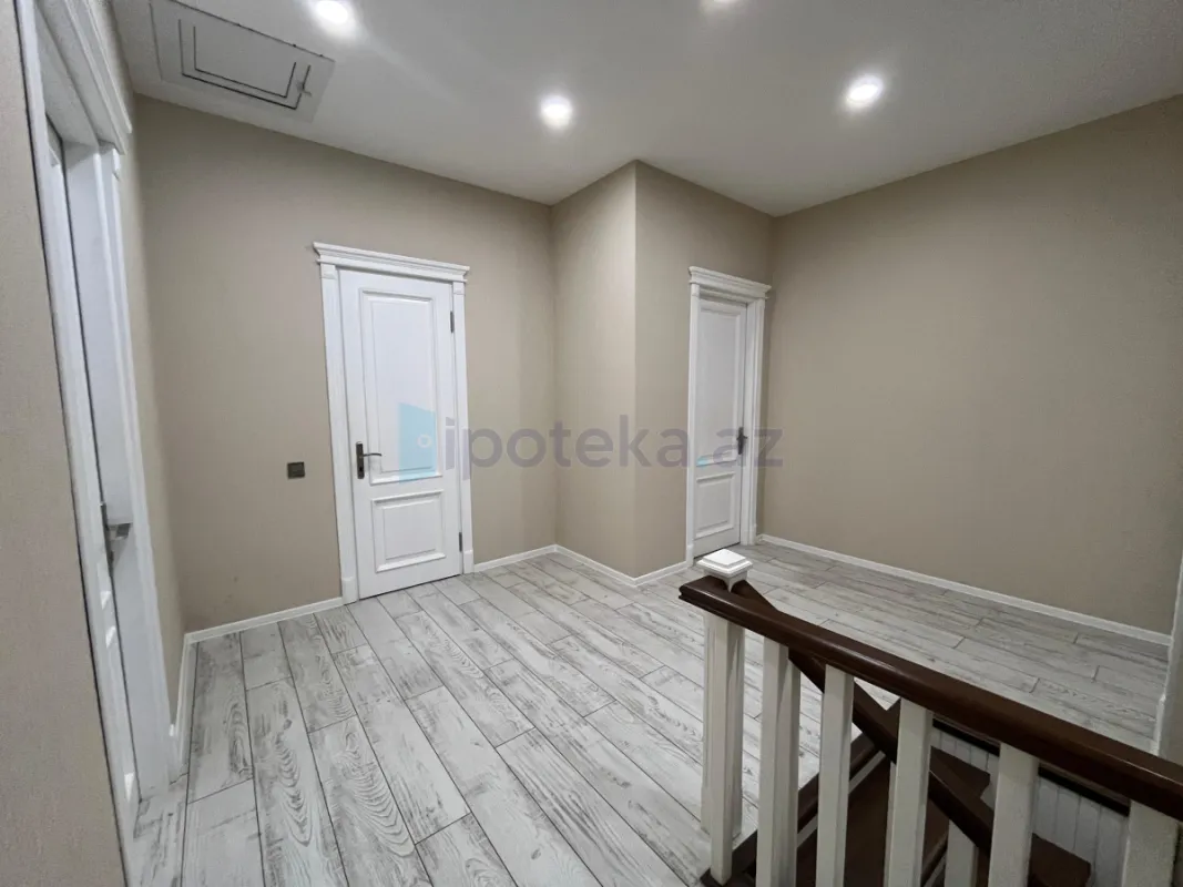 Satılır 5 otaqlı həyət evi 284 m²