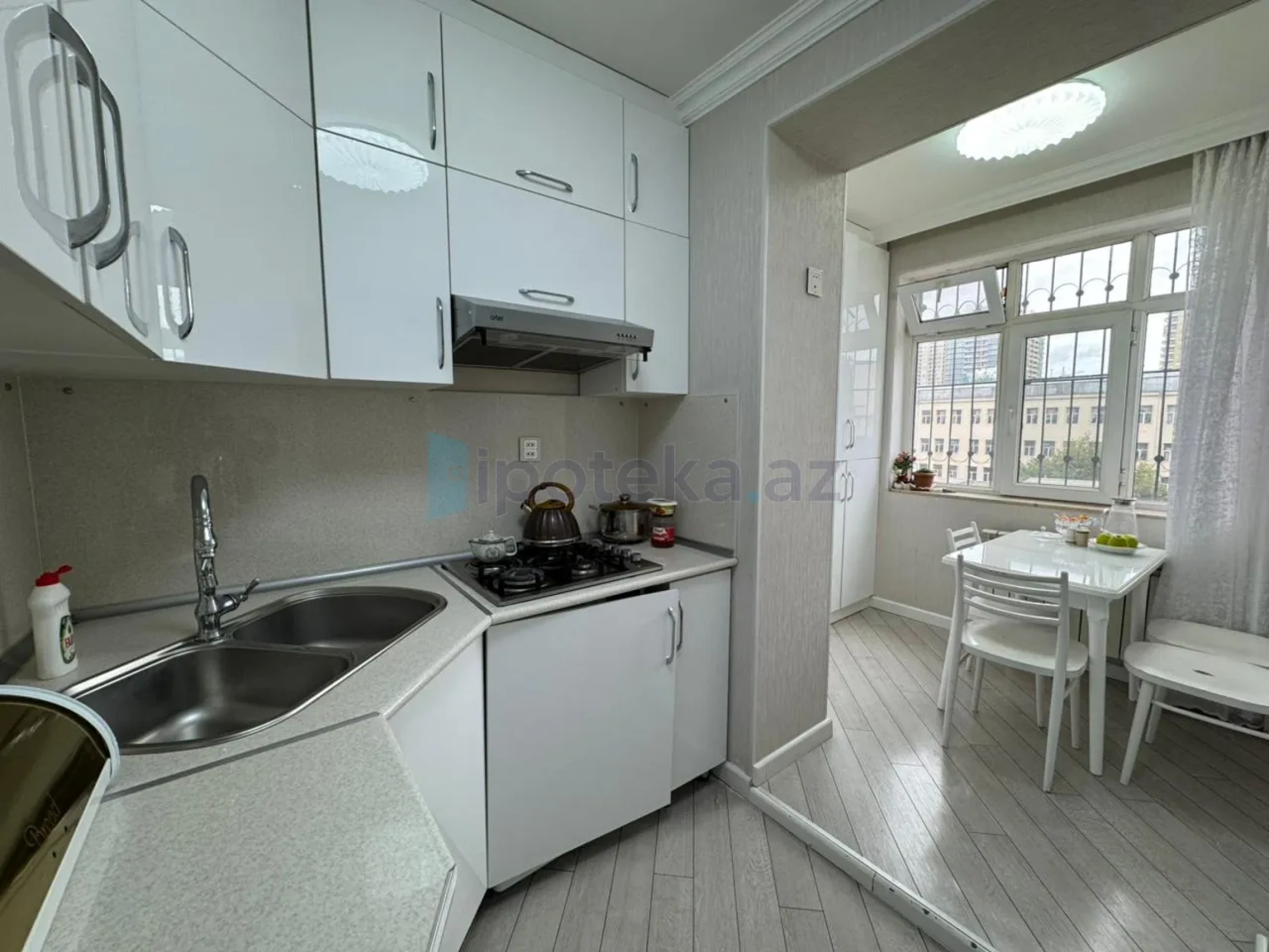 Satılır 3 otaqlı köhnə tikili 80 m²