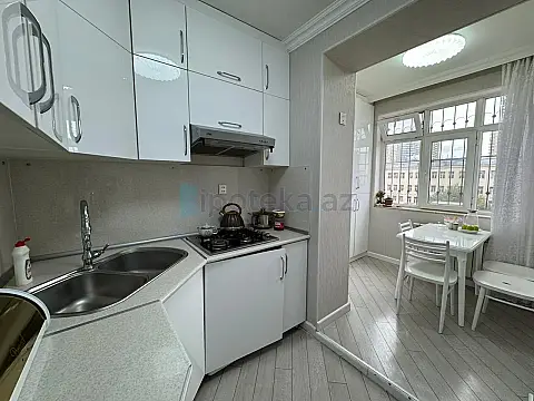 Satılır 3 otaqlı köhnə tikili 80 m²