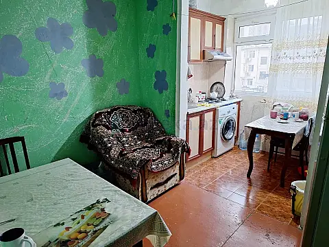Satılır 2 otaqlı köhnə tikili 70 m²