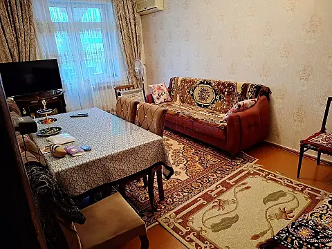 Satılır 2 otaqlı köhnə tikili 70 m²