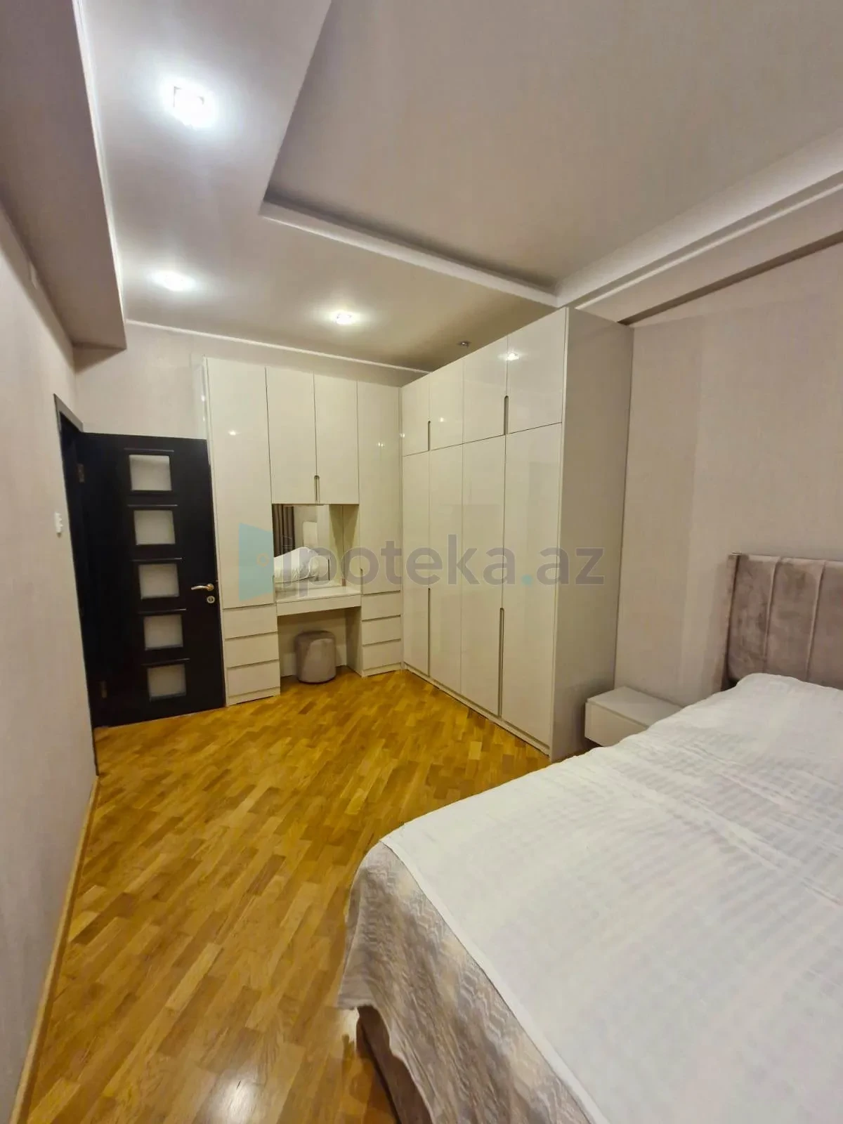 Satılır 2 otaqlı yeni tikili 92 m²