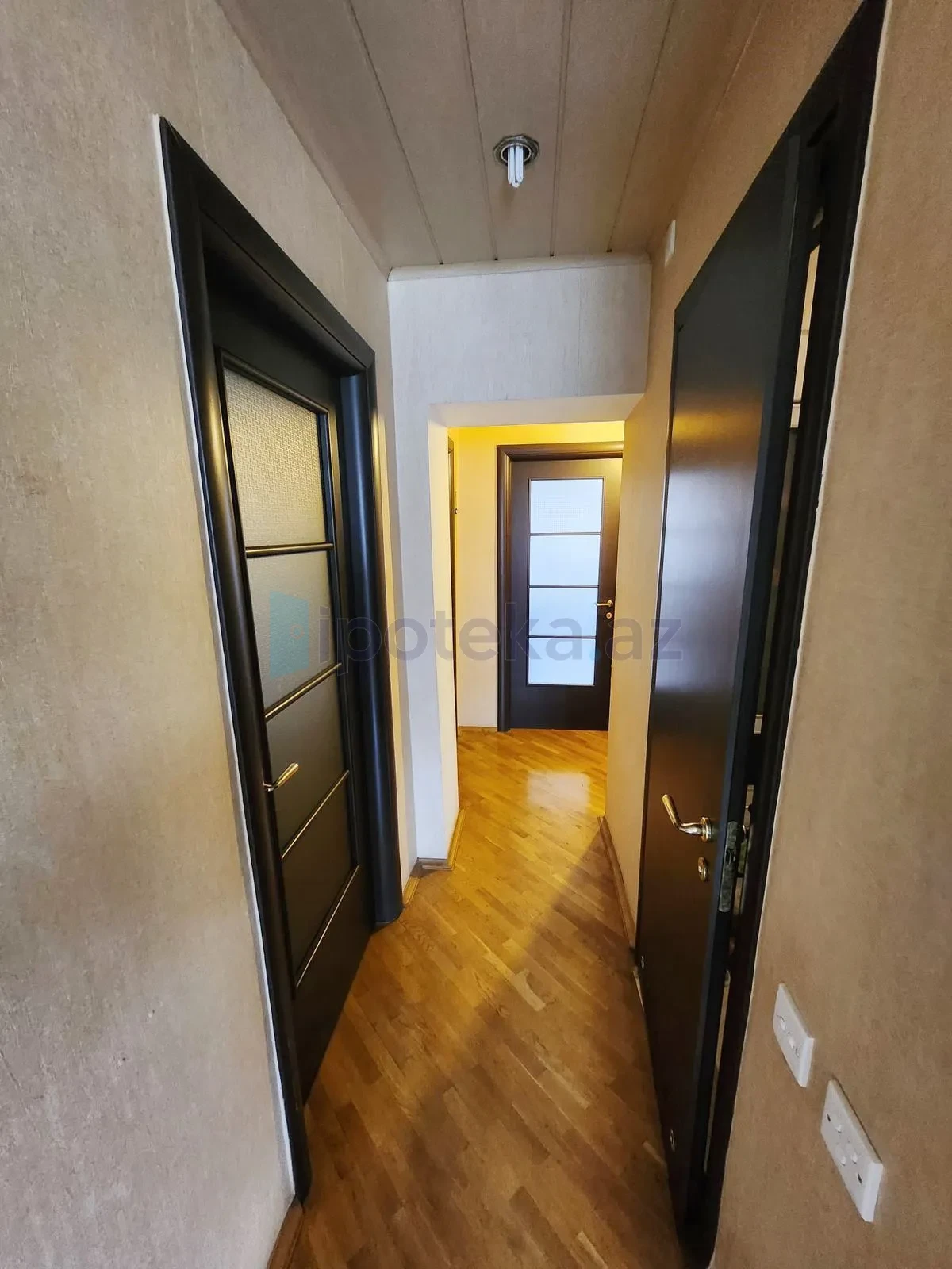 Satılır 3 otaqlı köhnə tikili 90 m²