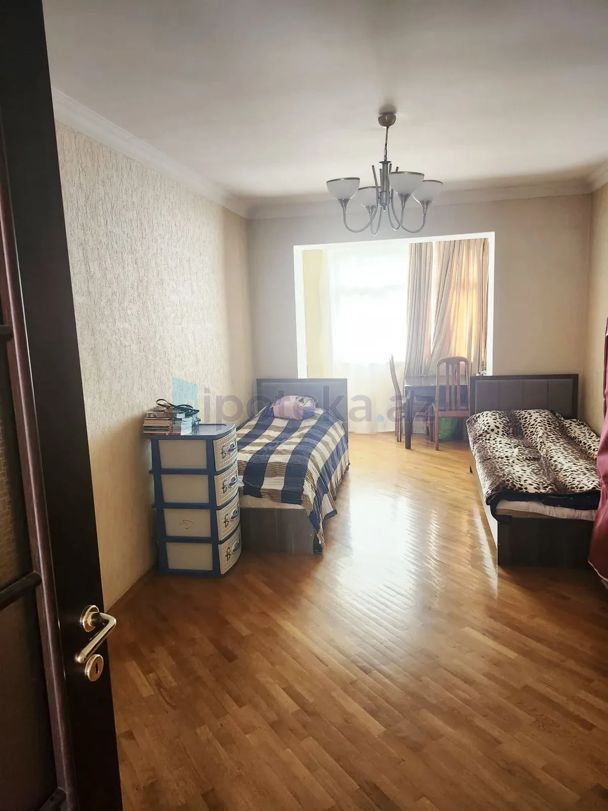 Satılır 3 otaqlı köhnə tikili 90 m²