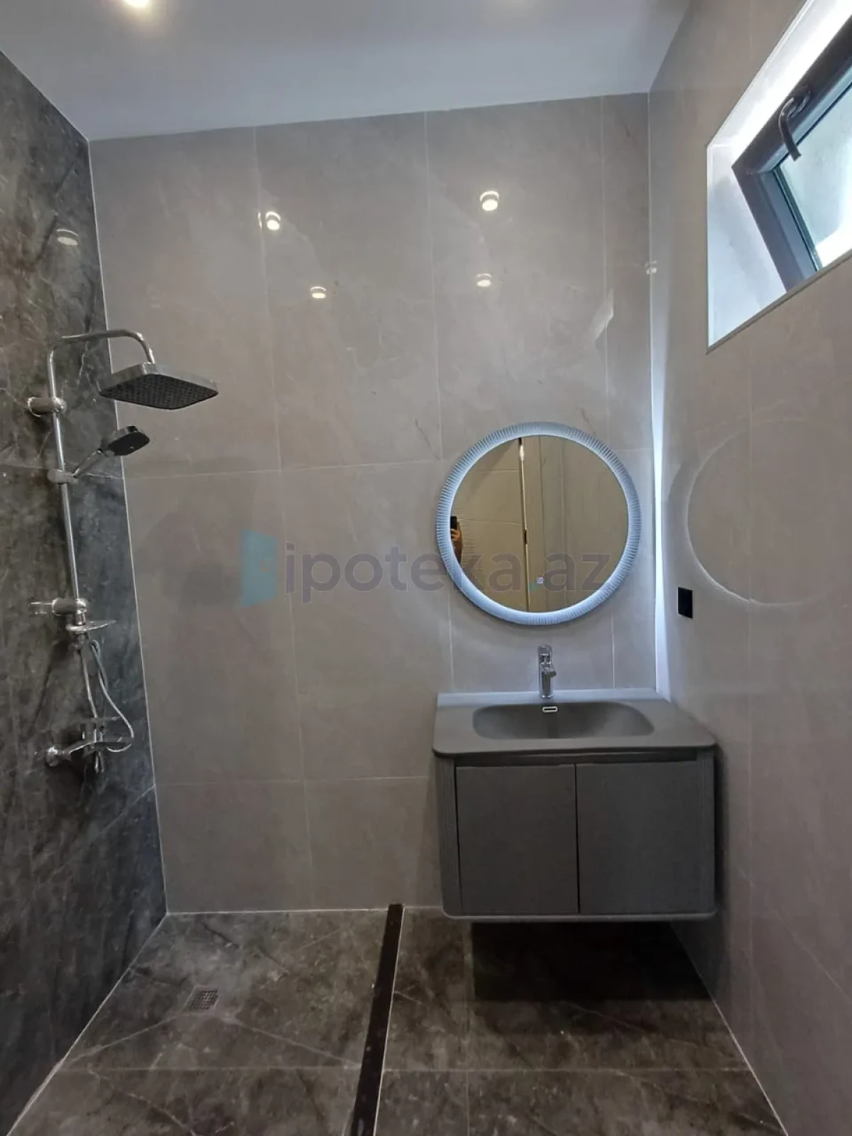 Satılır 4 otaqlı həyət evi 200 m²