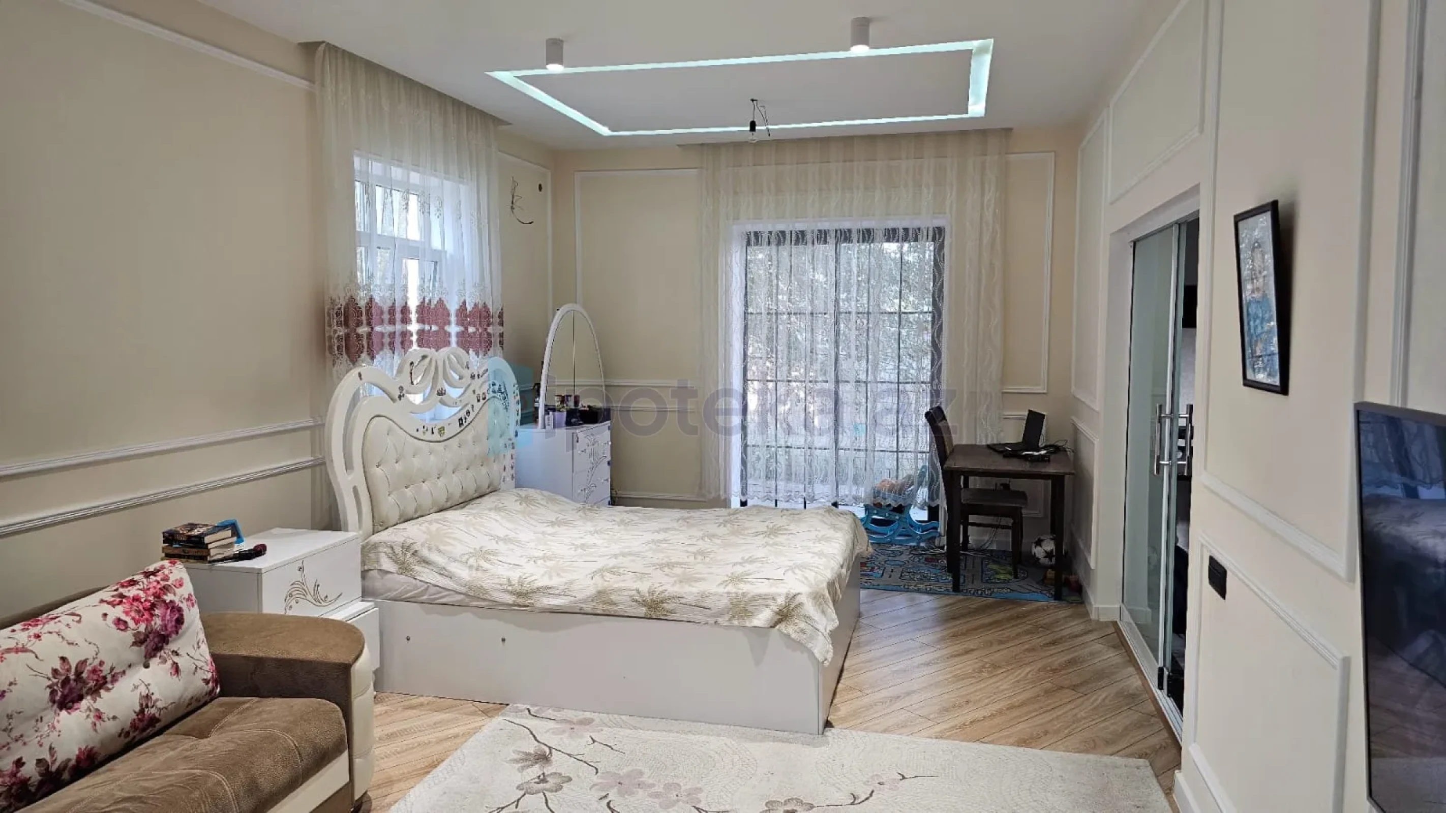 Satılır 5 otaqlı həyət evi 200 m²
