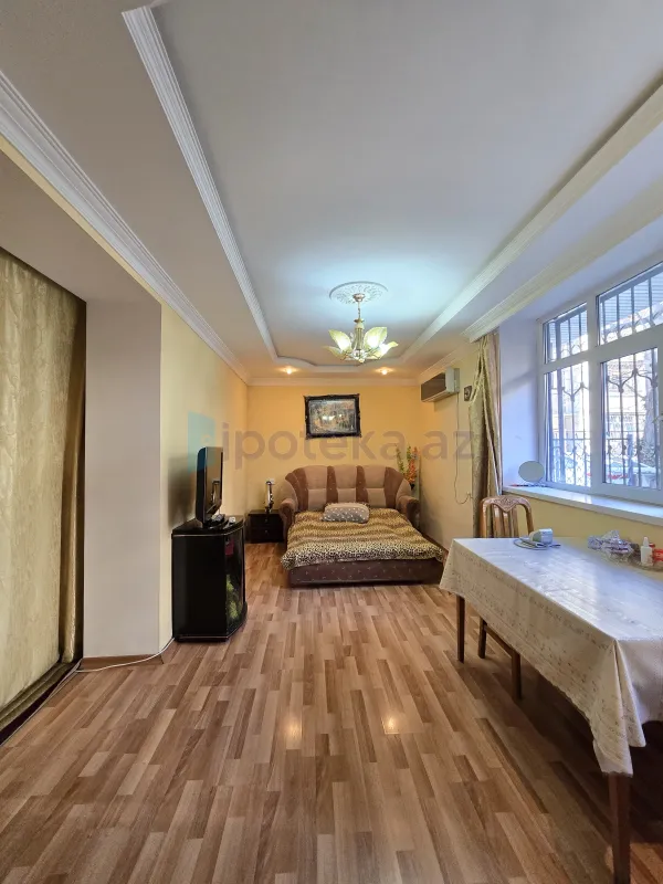 Satılır 6 otaqlı köhnə tikili 150 m²