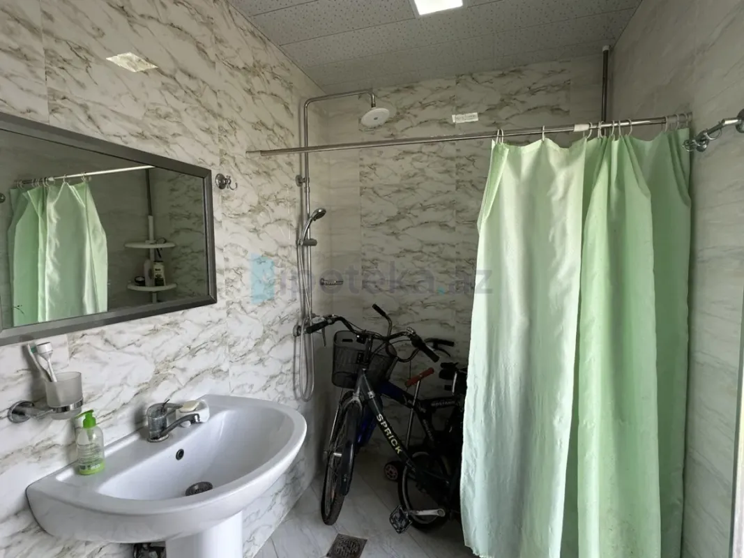 Satılır 5 otaqlı həyət evi 100 m²