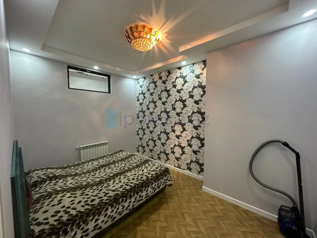 Satılır 3 otaqlı köhnə tikili 98 m²