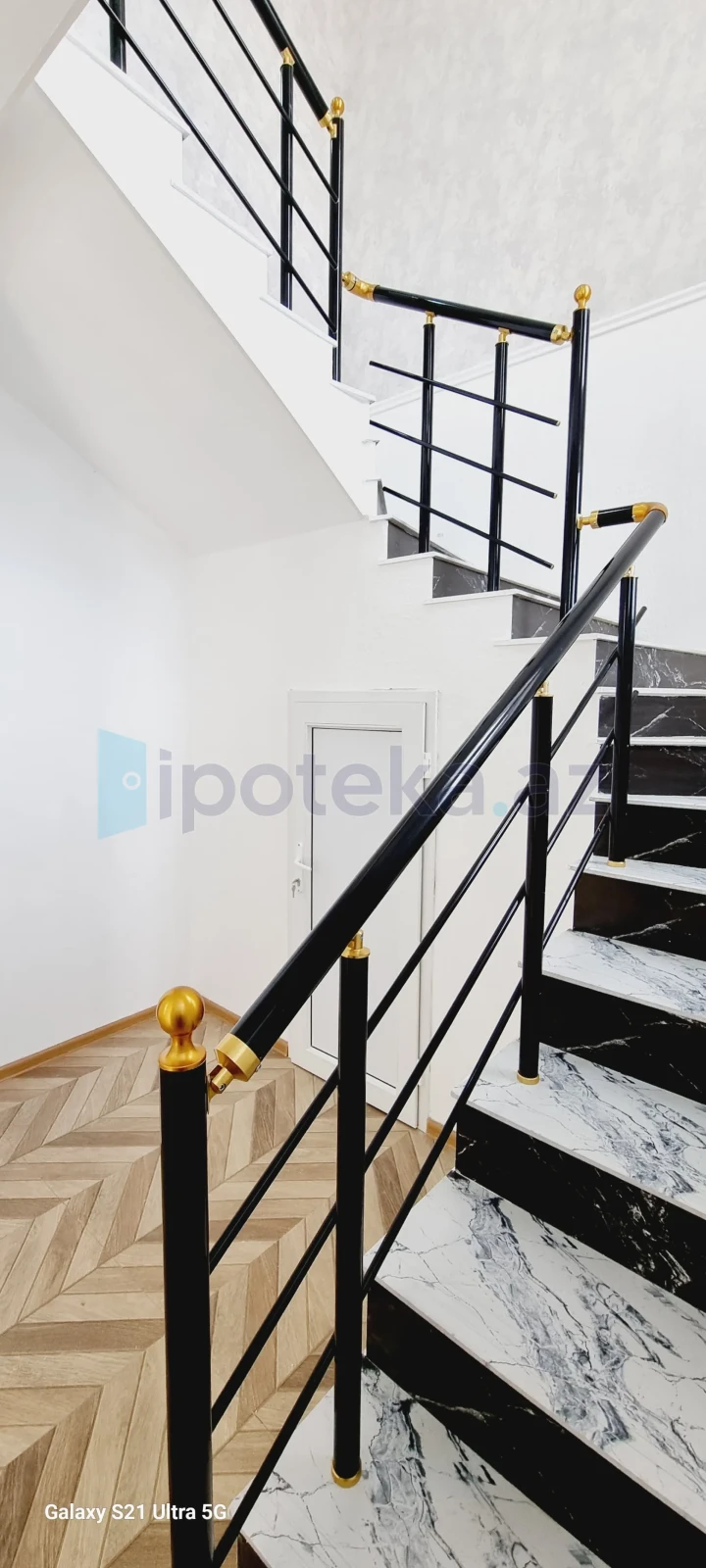 Satılır 5 otaqlı həyət evi 220 m²