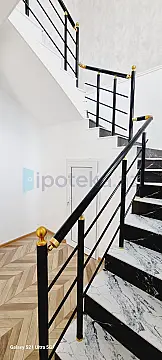 Satılır 5 otaqlı həyət evi 220 m²