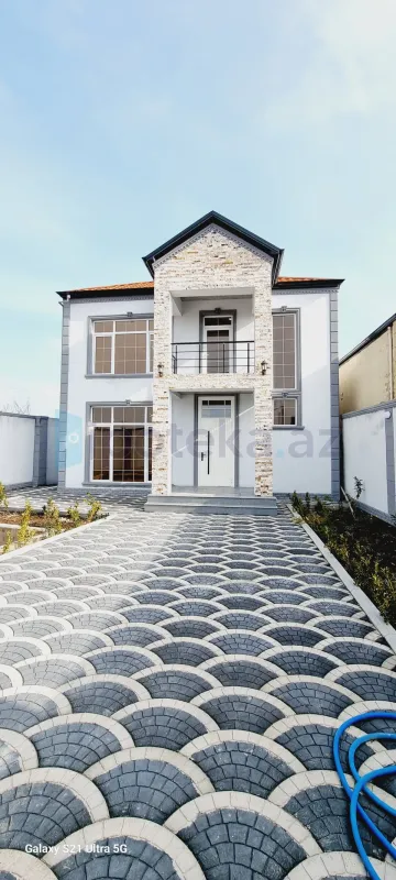 Satılır 5 otaqlı həyət evi 220 m²