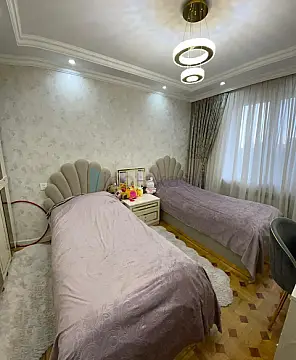 Satılır 4 otaqlı köhnə tikili 125 m²