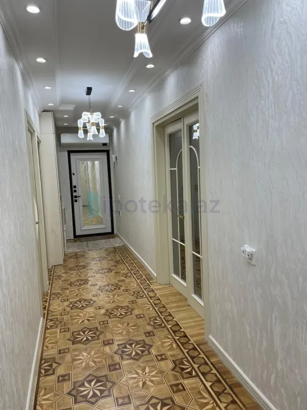 Satılır 4 otaqlı köhnə tikili 125 m²