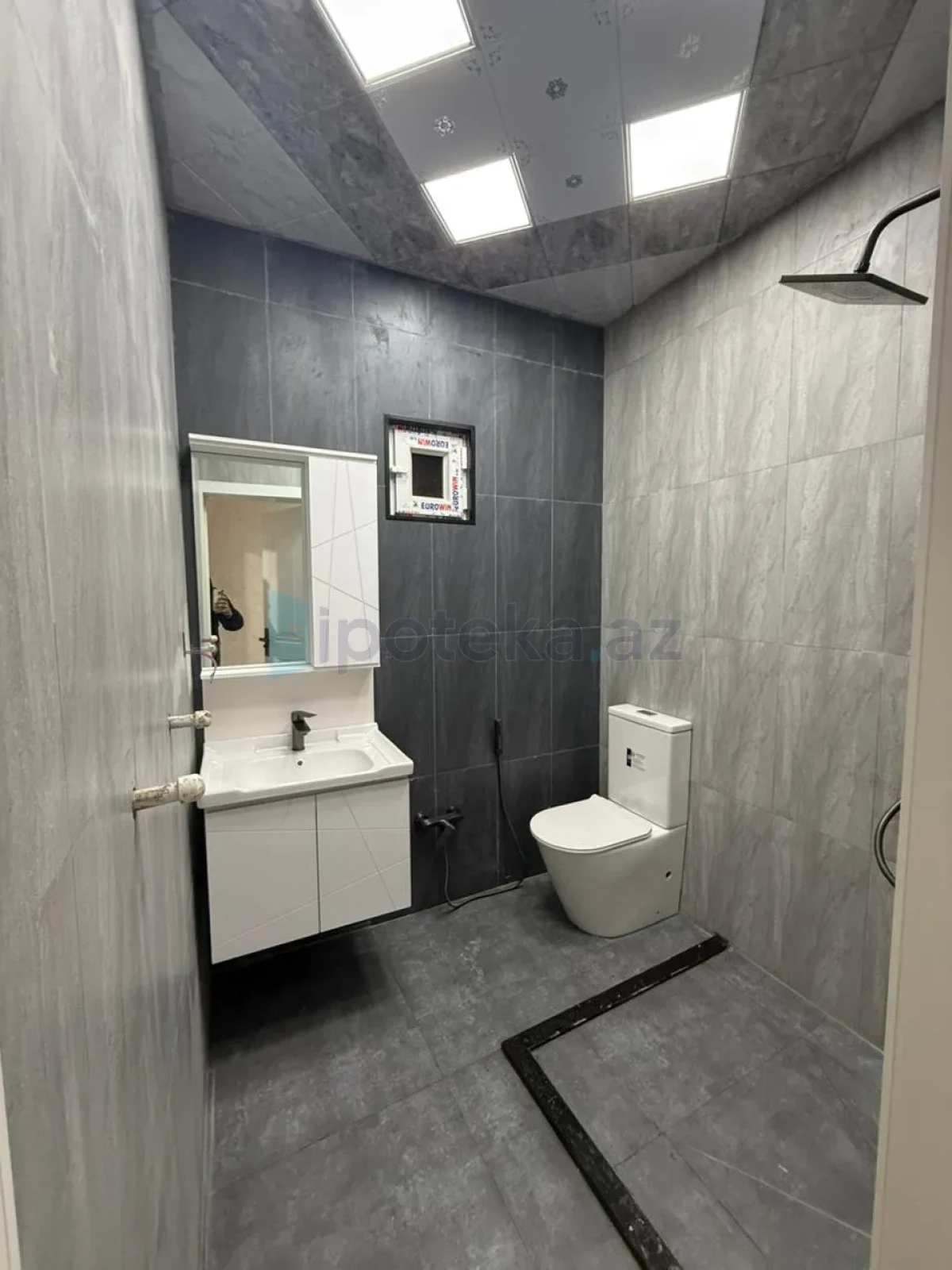 Satılır 5 otaqlı həyət evi 180 m²