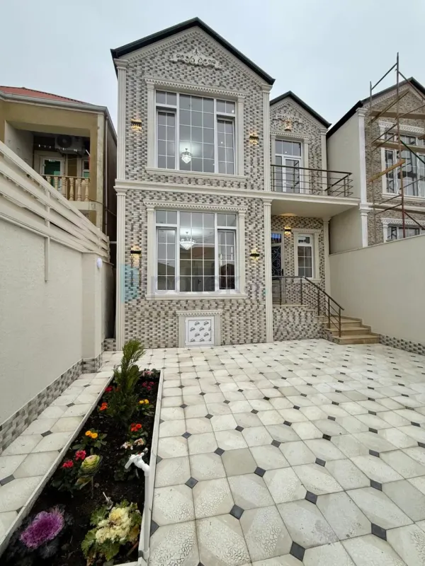 Satılır 5 otaqlı həyət evi 180 m²