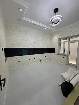 Satılır 5 otaqlı həyət evi 180 m²