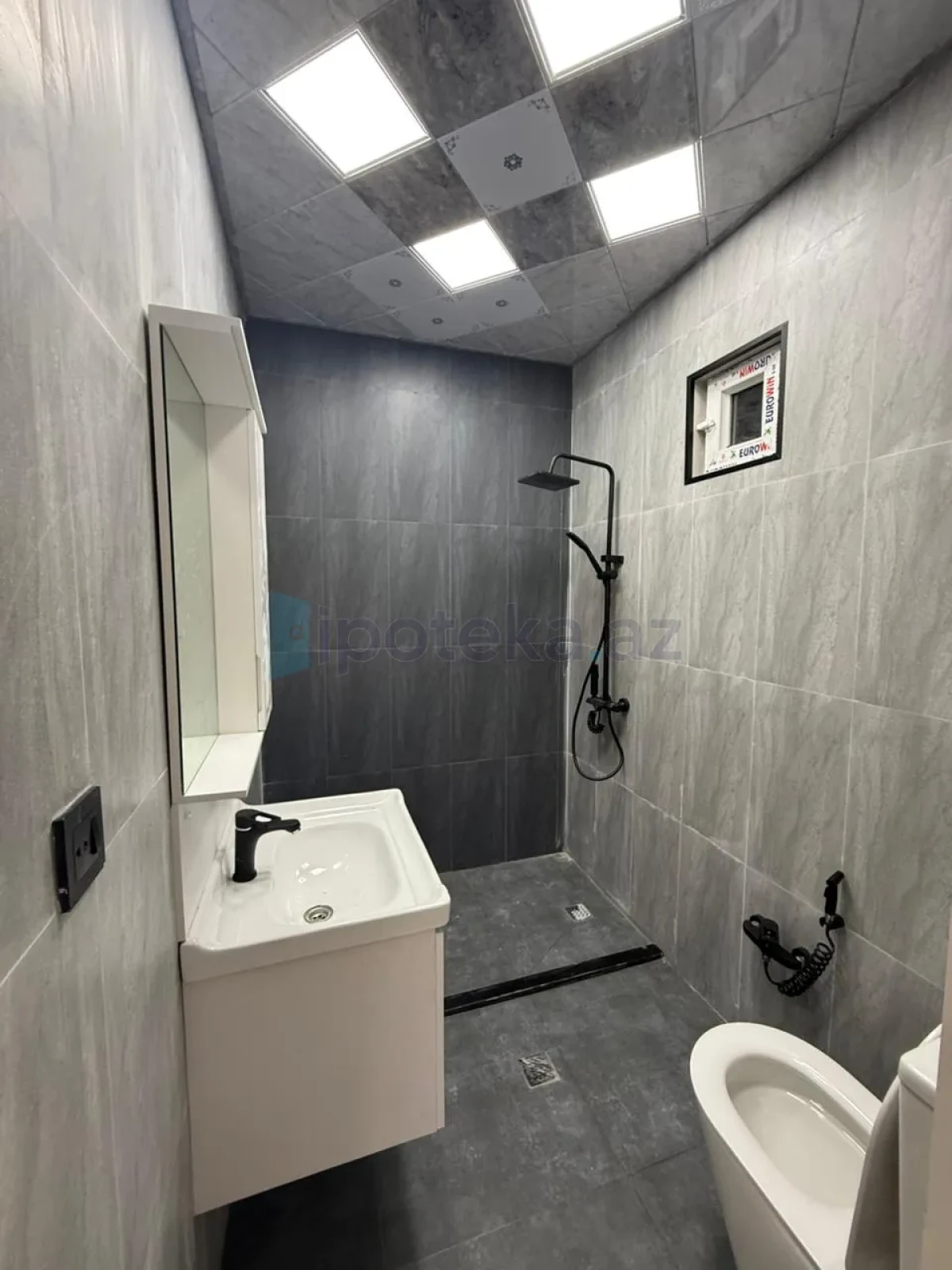 Satılır 5 otaqlı həyət evi 180 m²