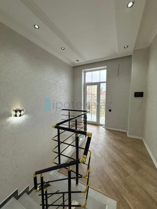 Satılır 5 otaqlı həyət evi 180 m²