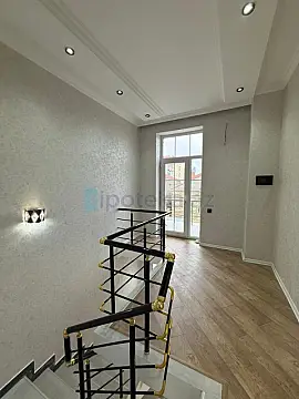 Satılır 5 otaqlı həyət evi 180 m²