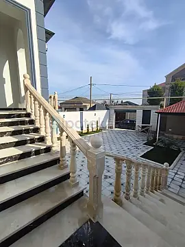 Satılır 5 otaqlı həyət evi 220 m²