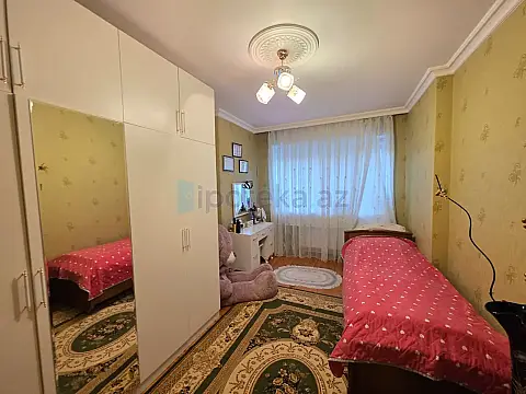 Satılır 3 otaqlı köhnə tikili 80 m²