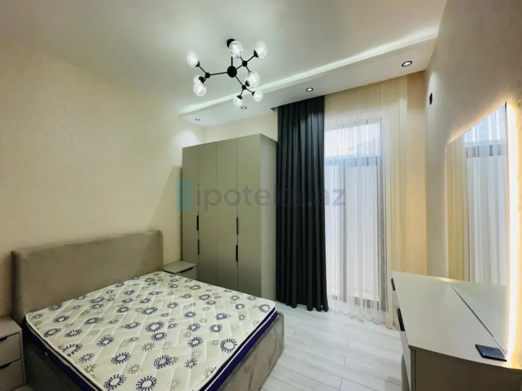 Satılır 4 otaqlı mənzil 160 m²