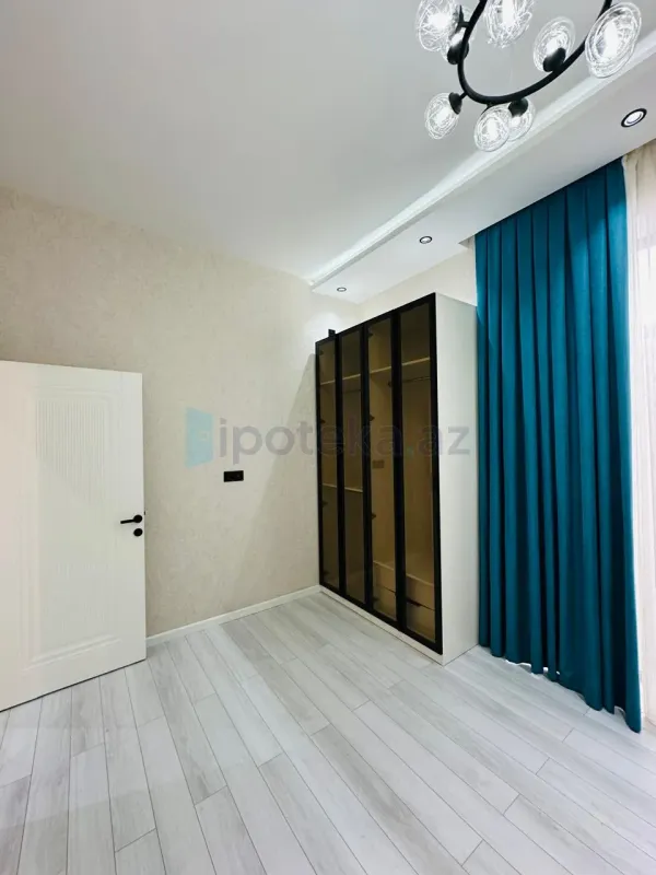 Satılır 4 otaqlı mənzil 160 m²