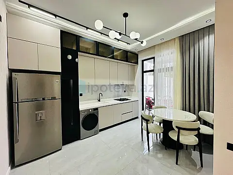 Satılır 4 otaqlı mənzil 160 m²