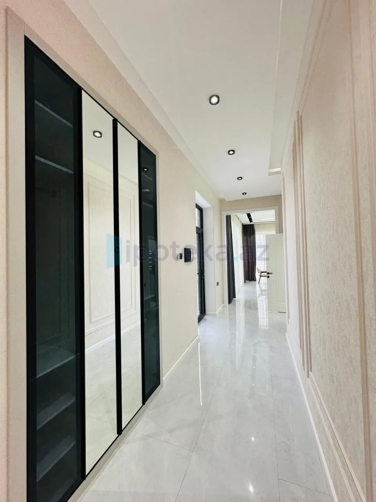 Satılır 4 otaqlı mənzil 160 m²