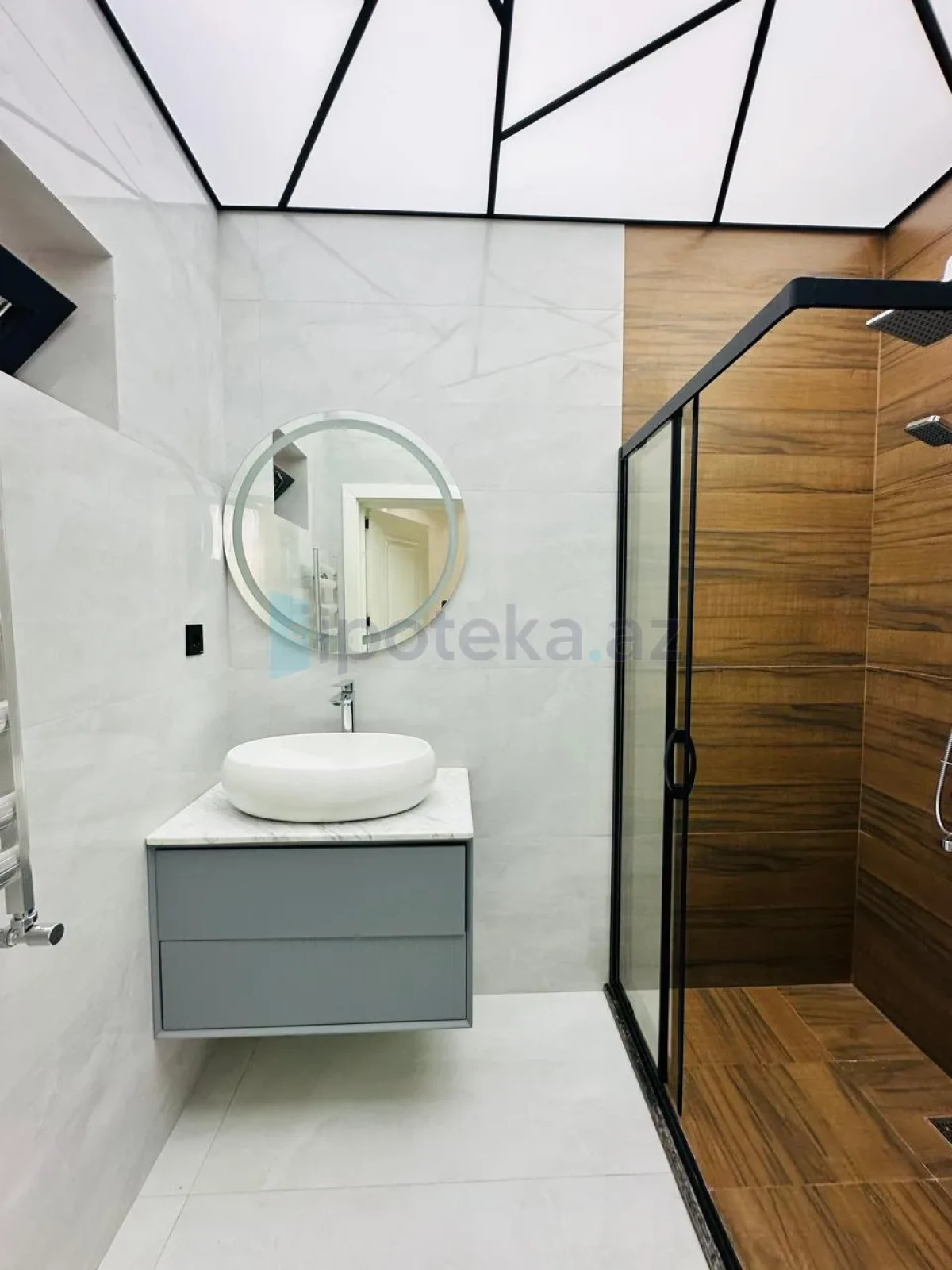 Satılır 4 otaqlı mənzil 160 m²