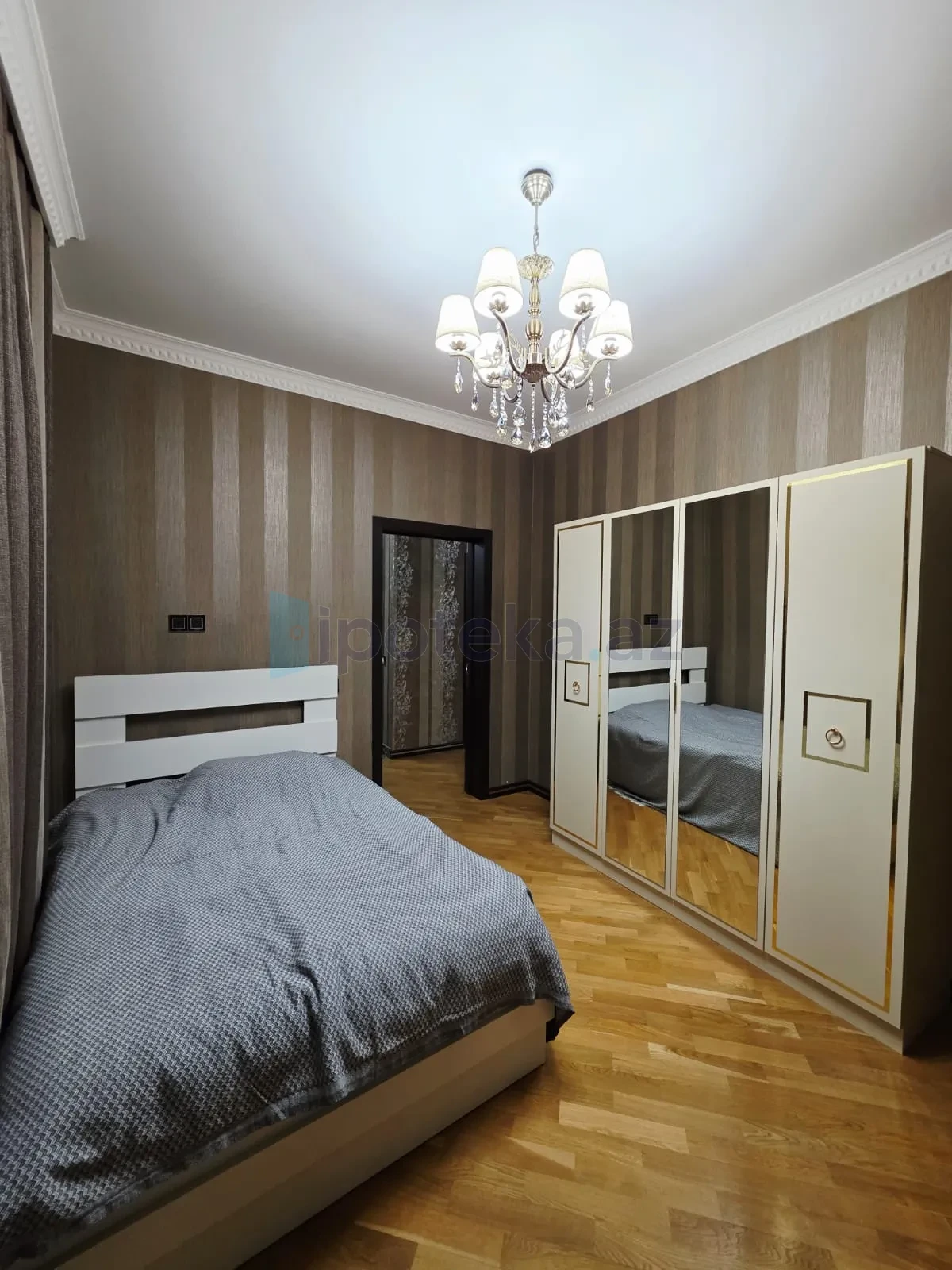 Satılır 6 otaqlı mənzil 350 m²