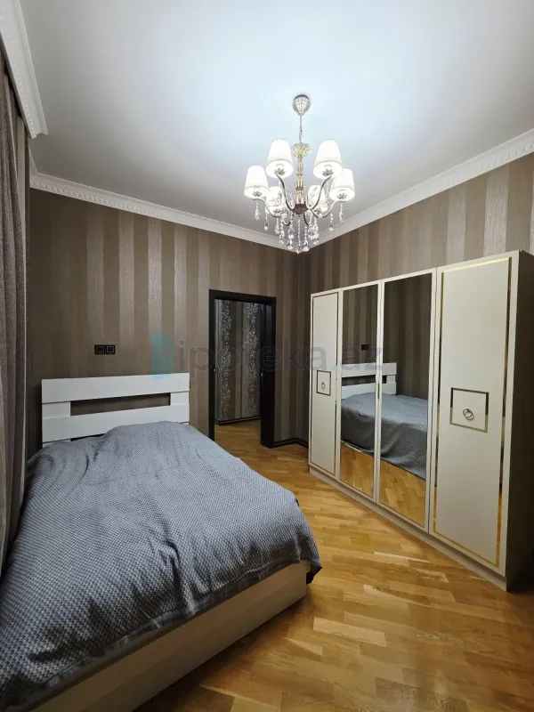Satılır 6 otaqlı mənzil 350 m²