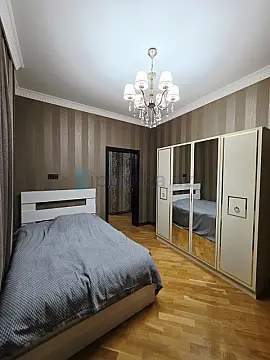 Satılır 6 otaqlı mənzil 350 m²