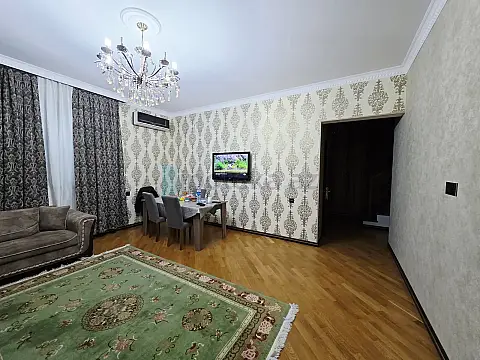 Satılır 6 otaqlı mənzil 350 m²