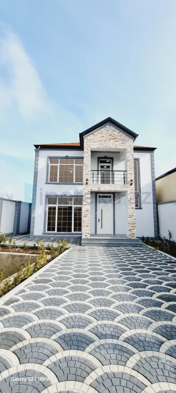 Satılır 5 otaqlı həyət evi 220 m²