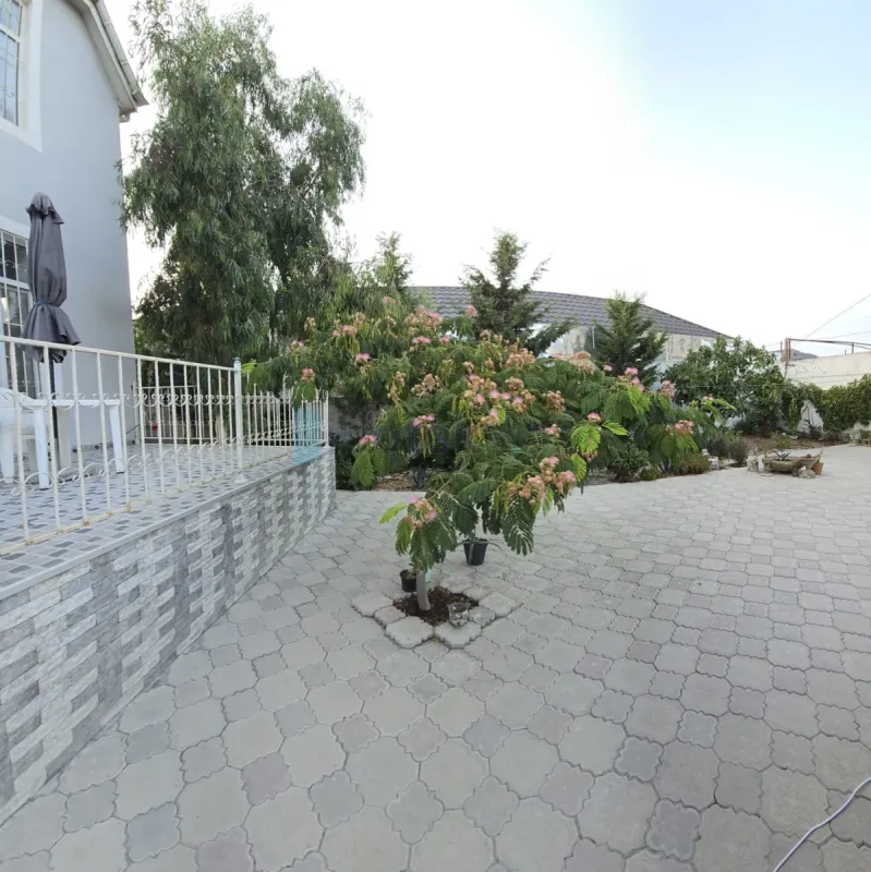 Satılır 5 otaqlı mənzil 200 m²