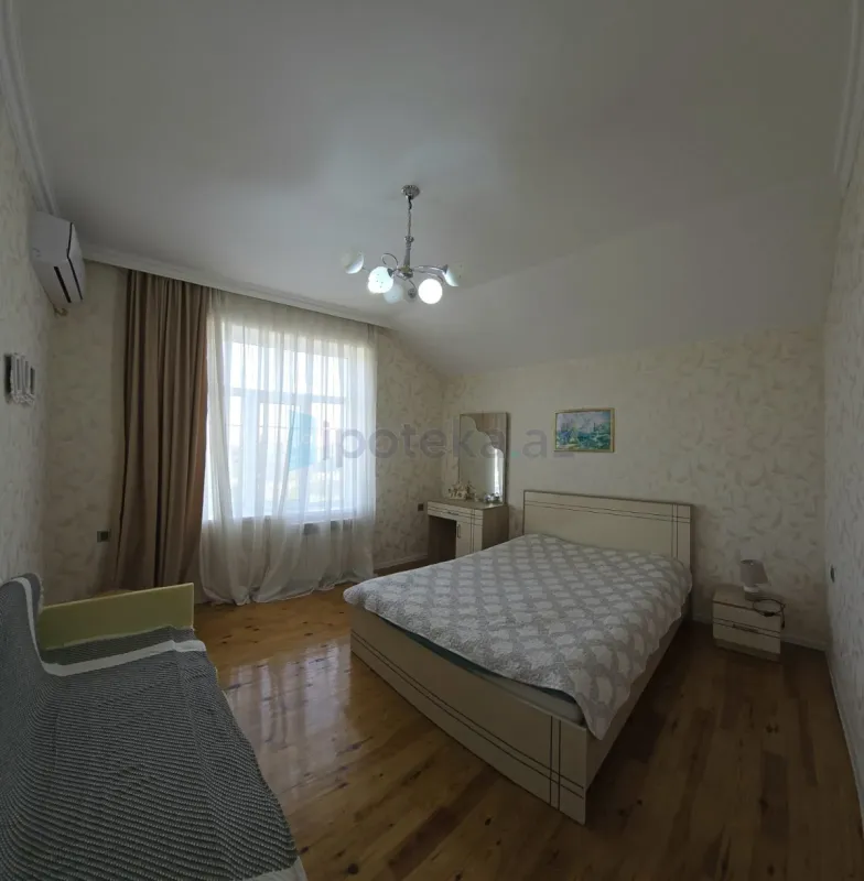 Satılır 5 otaqlı mənzil 200 m²