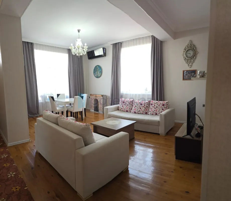 Satılır 5 otaqlı mənzil 200 m²