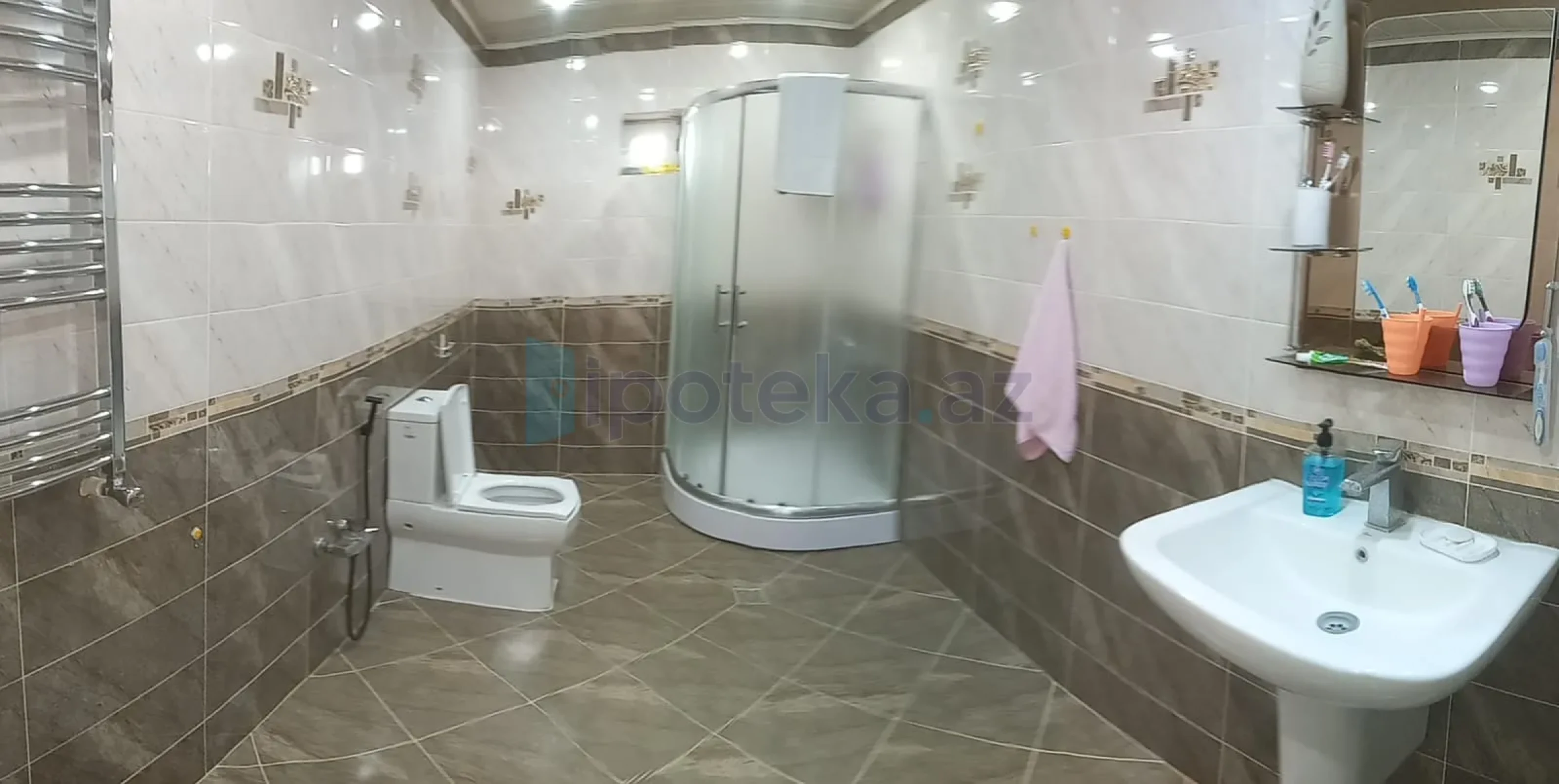 Satılır 5 otaqlı mənzil 200 m²