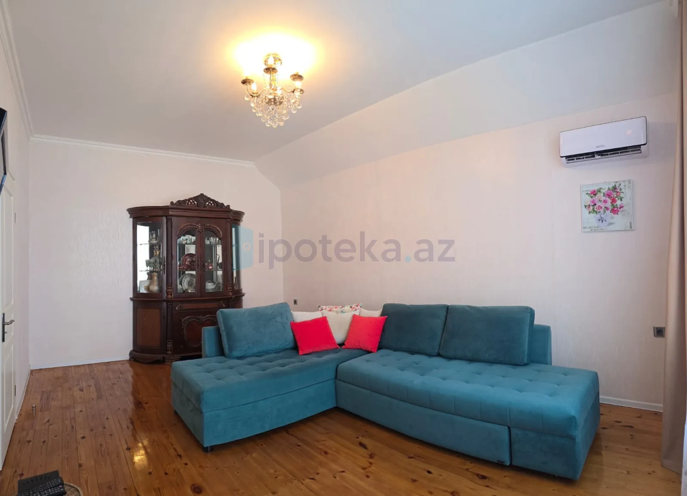 Satılır 5 otaqlı mənzil 200 m²
