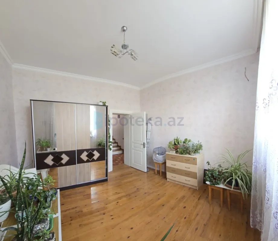 Satılır 5 otaqlı mənzil 200 m²