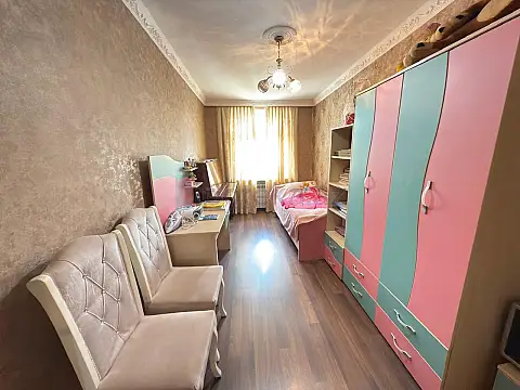 Satılır 3 otaqlı köhnə tikili 75 m²