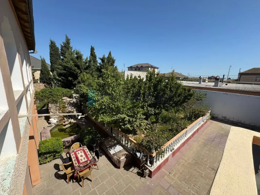 Satılır 6 otaqlı həyət evi 400 m²