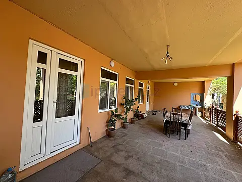 Satılır 6 otaqlı həyət evi 400 m²