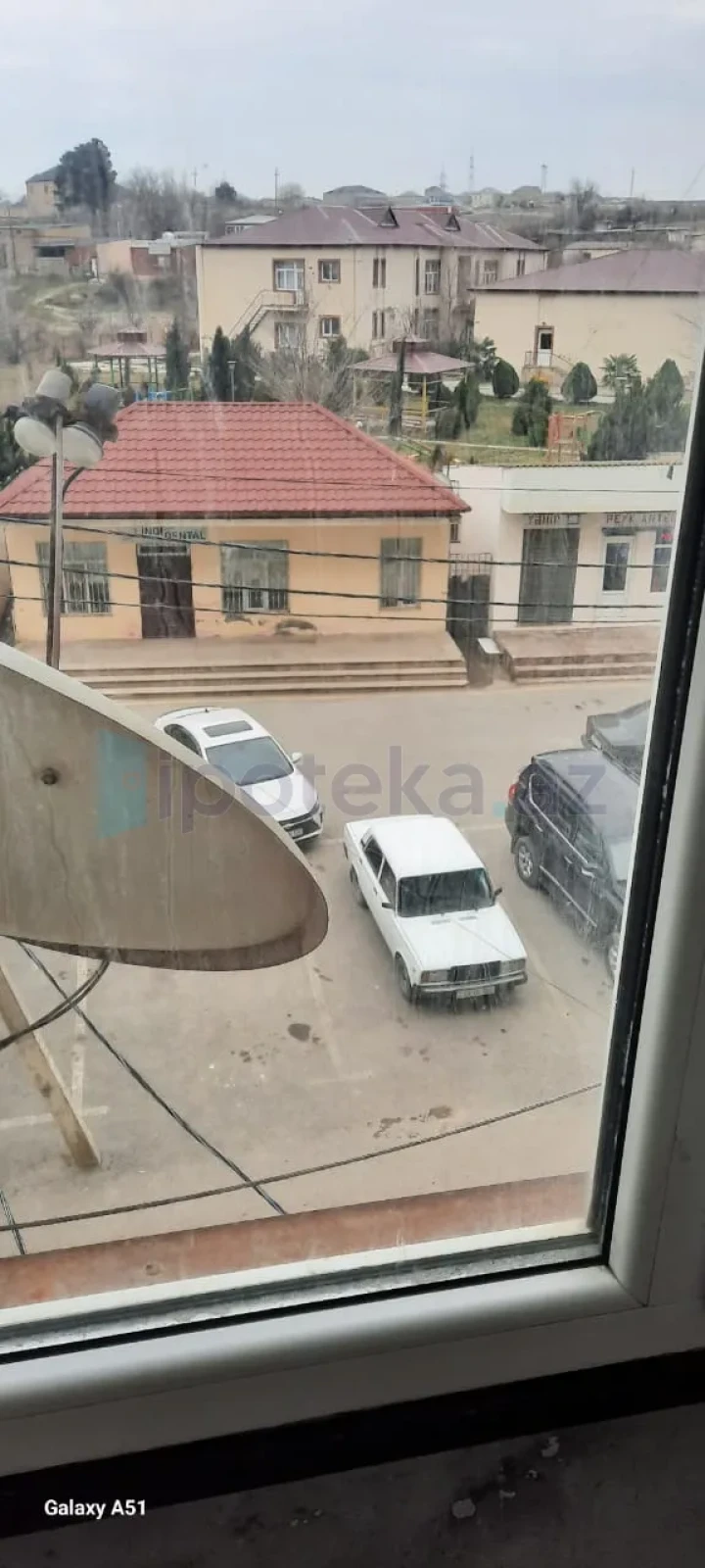 Satılır 2 otaqlı köhnə tikili 52 m²