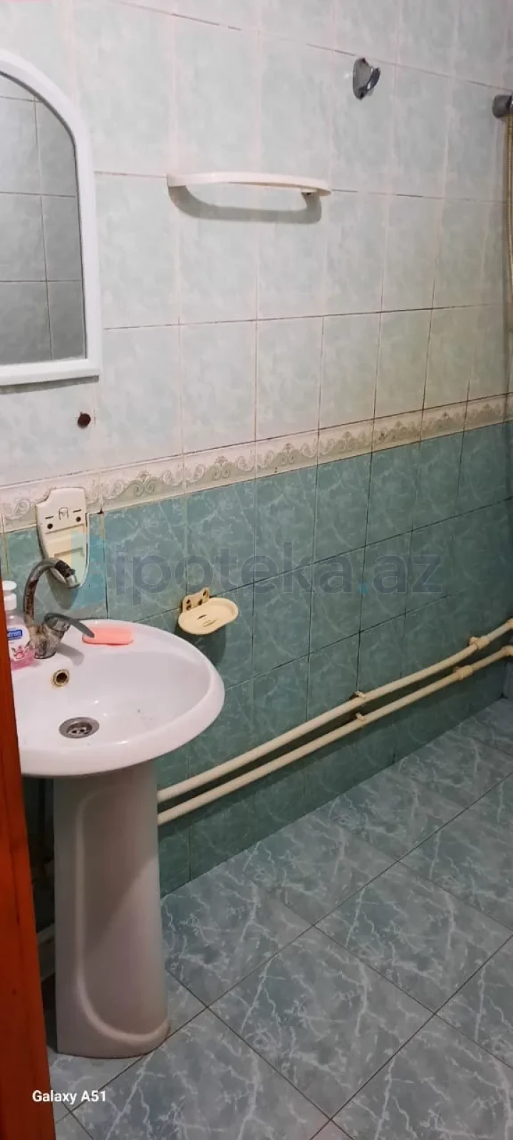 Satılır 2 otaqlı köhnə tikili 52 m²